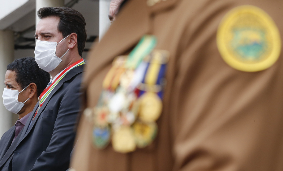 O governador Carlos Massa Ratinho Junior participou nesta sexta-feira (29) da troca do comando-geral do Corpo de Bombeiros do Paraná. Depois de dois anos como comandante, o coronel Samuel Prestes dá lugar ao coronel Gerson Gross, que até então respondia pelo comando da Academia Policial Militar do Guatupê.  -  Curitiba, 29/01/2021  -  Foto: Jonathan Campos/AEN