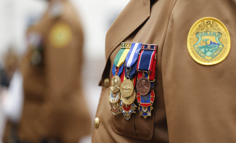 O governador Carlos Massa Ratinho Junior participou nesta sexta-feira (29) da troca do comando-geral do Corpo de Bombeiros do Paraná. Depois de dois anos como comandante, o coronel Samuel Prestes dá lugar ao coronel Gerson Gross, que até então respondia pelo comando da Academia Policial Militar do Guatupê.  -  Curitiba, 29/01/2021  -  Foto: Jonathan Campos/AEN
