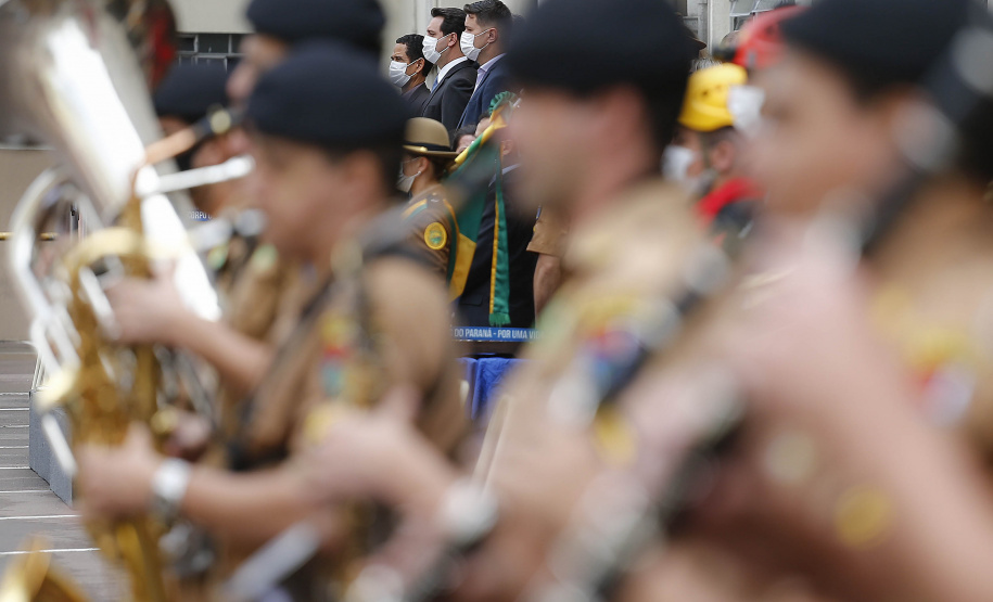 O governador Carlos Massa Ratinho Junior participou nesta sexta-feira (29) da troca do comando-geral do Corpo de Bombeiros do Paraná. Depois de dois anos como comandante, o coronel Samuel Prestes dá lugar ao coronel Gerson Gross, que até então respondia pelo comando da Academia Policial Militar do Guatupê.  -  Curitiba, 29/01/2021  -  Foto: Jonathan Campos/AEN