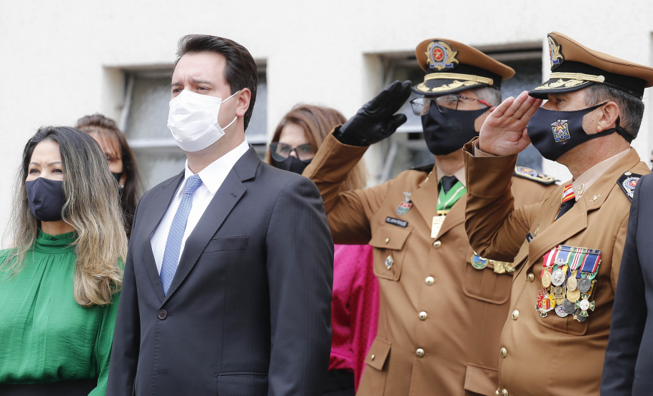 O governador Carlos Massa Ratinho Junior participou nesta sexta-feira (29) da troca do comando-geral do Corpo de Bombeiros do Paraná. Depois de dois anos como comandante, o coronel Samuel Prestes dá lugar ao coronel Gerson Gross, que até então respondia pelo comando da Academia Policial Militar do Guatupê.  -  Curitiba, 29/01/2021  -  Foto: Jonathan Campos/AEN