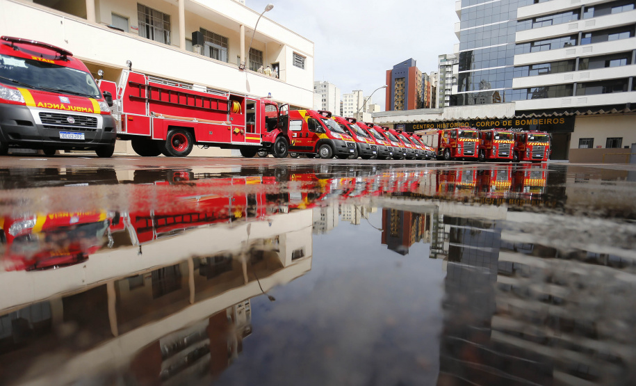O governador Carlos Massa Ratinho Junior participou nesta sexta-feira (29) da troca do comando-geral do Corpo de Bombeiros do Paraná. Depois de dois anos como comandante, o coronel Samuel Prestes dá lugar ao coronel Gerson Gross, que até então respondia pelo comando da Academia Policial Militar do Guatupê.  -  Curitiba, 29/01/2021  -  Foto: Jonathan Campos/AEN