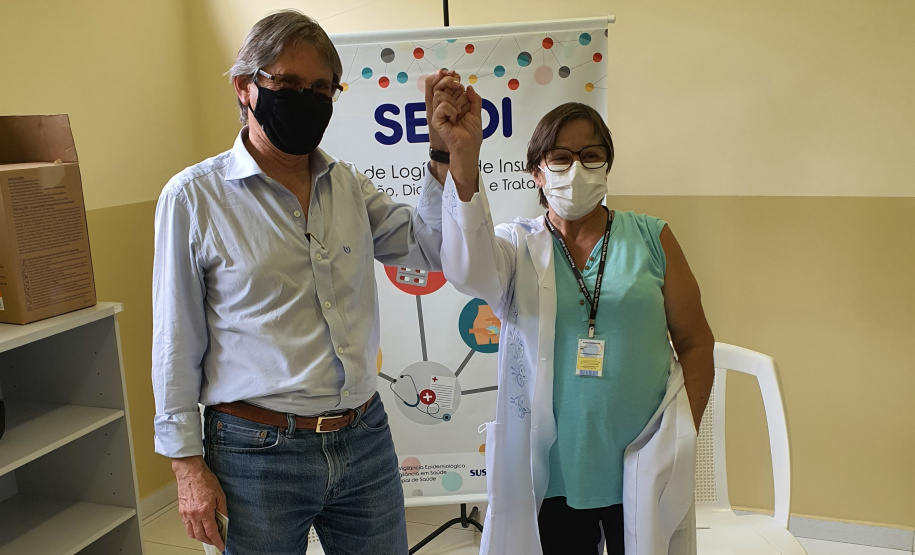 A vacinação contra a Covid-19 foi iniciada no Complexo Médico Penal (CMP), em Pinhais, na última semana. Os imunizantes CoronaVac, produzidos pelo Instituto Butantan em parceria com a farmacêutica Sinovac, foram aplicados pela Secretaria Municipal da Saúde de Pinhais em profissionais da saúde que atuam na unidade do Departamento Penitenciário do Paraná (Depen/PR).  -  Foto: Depen/PR