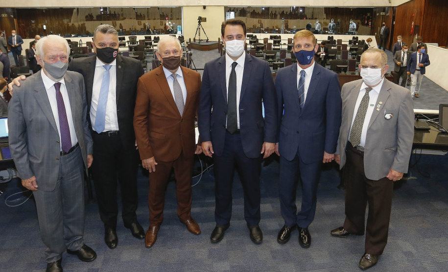 O governador Carlos Massa Ratinho Junior participou nesta segunda-feira (1º) da posse da nova Mesa Diretora da Assembleia Legislativa do Paraná para o biênio 2021/2022. Será a 19ª Legislatura da Casa e a quarta presidência consecutiva do deputado estadual Ademar Traiano.
Foto:Jonathan Campos/AEN