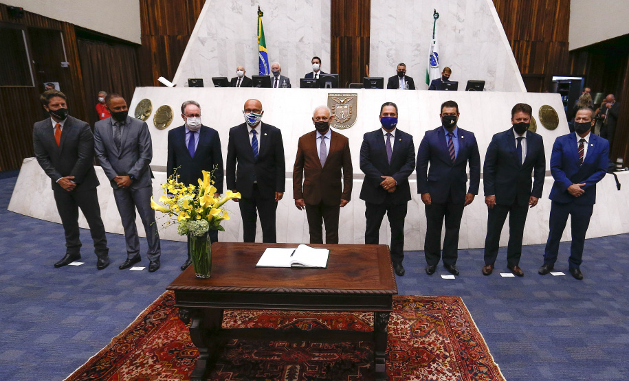 O governador Carlos Massa Ratinho Junior participou nesta segunda-feira (1º) da posse da nova Mesa Diretora da Assembleia Legislativa do Paraná para o biênio 2021/2022. Será a 19ª Legislatura da Casa e a quarta presidência consecutiva do deputado estadual Ademar Traiano.
Foto:Jonathan Campos/AEN