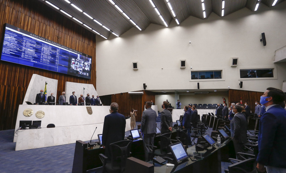 O governador Carlos Massa Ratinho Junior participou nesta segunda-feira (1º) da posse da nova Mesa Diretora da Assembleia Legislativa do Paraná para o biênio 2021/2022. Será a 19ª Legislatura da Casa e a quarta presidência consecutiva do deputado estadual Ademar Traiano.
Foto:Jonathan Campos/AEN