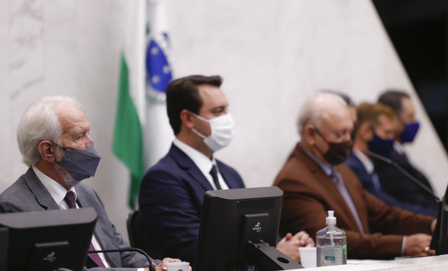 O governador Carlos Massa Ratinho Junior participou nesta segunda-feira (1º) da posse da nova Mesa Diretora da Assembleia Legislativa do Paraná para o biênio 2021/2022. Será a 19ª Legislatura da Casa e a quarta presidência consecutiva do deputado estadual Ademar Traiano.
Foto:Jonathan Campos/AEN