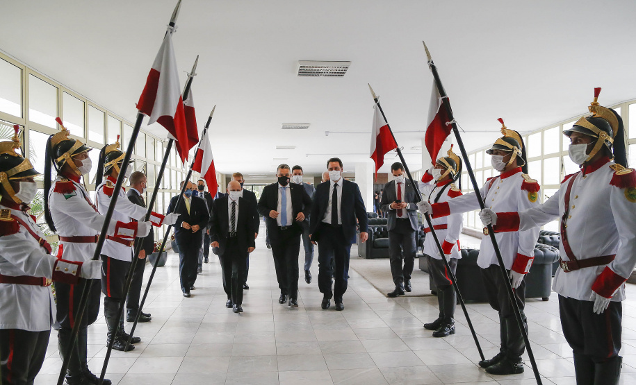 O governador Carlos Massa Ratinho Junior participou nesta segunda-feira (1º) da posse da nova Mesa Diretora da Assembleia Legislativa do Paraná para o biênio 2021/2022. Será a 19ª Legislatura da Casa e a quarta presidência consecutiva do deputado estadual Ademar Traiano.
Foto:Jonathan Campos/AEN