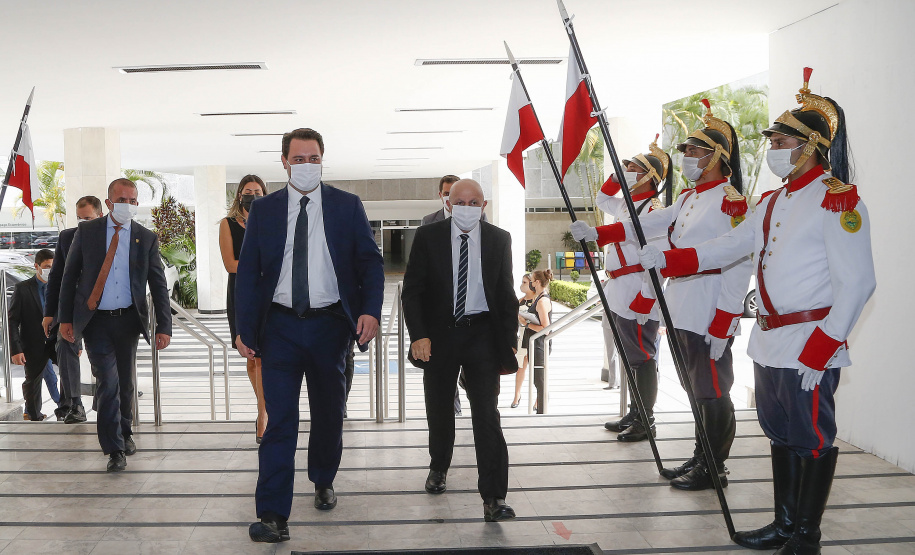 O governador Carlos Massa Ratinho Junior participou nesta segunda-feira (1º) da posse da nova Mesa Diretora da Assembleia Legislativa do Paraná para o biênio 2021/2022. Será a 19ª Legislatura da Casa e a quarta presidência consecutiva do deputado estadual Ademar Traiano.
Foto:Jonathan Campos/AEN