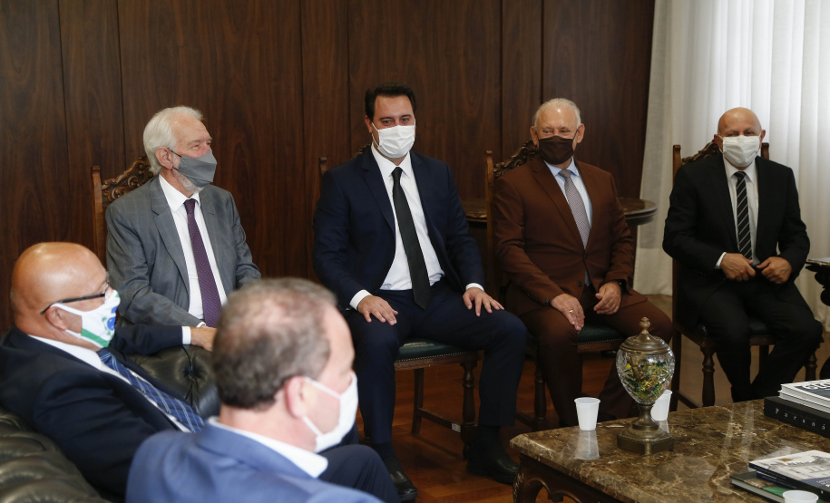 O governador Carlos Massa Ratinho Junior participou nesta segunda-feira (1º) da posse da nova Mesa Diretora da Assembleia Legislativa do Paraná para o biênio 2021/2022. Será a 19ª Legislatura da Casa e a quarta presidência consecutiva do deputado estadual Ademar Traiano.
Foto:Jonathan Campos/AEN