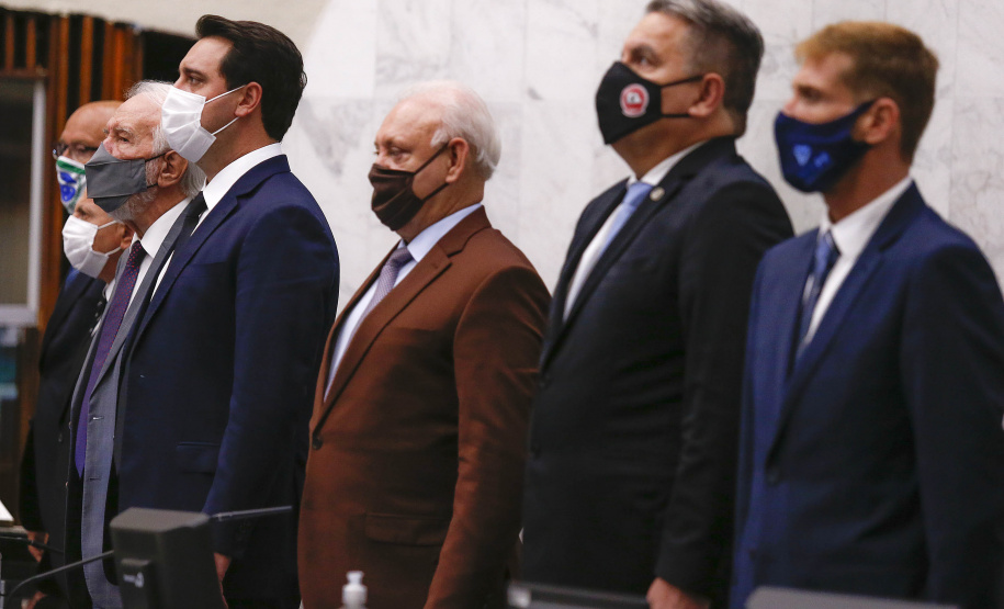 O governador Carlos Massa Ratinho Junior participou nesta segunda-feira (1º) da posse da nova Mesa Diretora da Assembleia Legislativa do Paraná para o biênio 2021/2022. Será a 19ª Legislatura da Casa e a quarta presidência consecutiva do deputado estadual Ademar Traiano.
Foto:Jonathan Campos/AEN