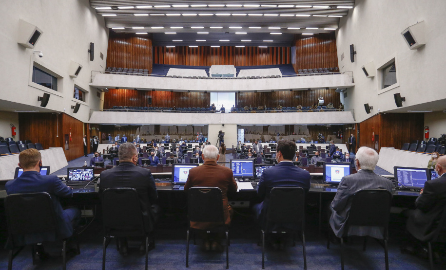 O governador Carlos Massa Ratinho Junior participou nesta segunda-feira (1º) da posse da nova Mesa Diretora da Assembleia Legislativa do Paraná para o biênio 2021/2022. Será a 19ª Legislatura da Casa e a quarta presidência consecutiva do deputado estadual Ademar Traiano.
Foto:Jonathan Campos/AEN