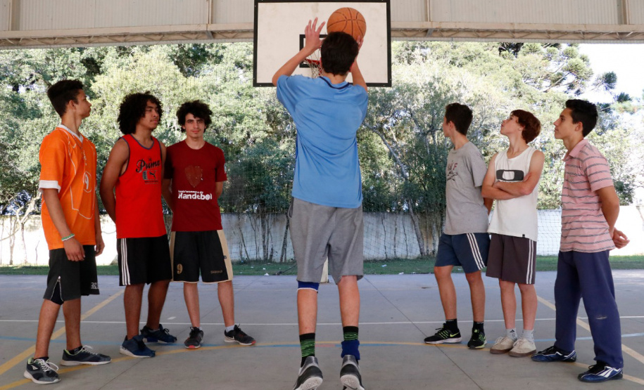 A Secretaria da Justiça, Família e Trabalho do Paraná, por meio do Departamento de Assistência Social, ampliou em 2021 o aporte financeiro mensal de R$ 210,00 para R$ 306,00 no Programa Bolsa Agente de Cidadania, que é desenvolvido nos Centros da Juventude do estado.  -  Foto: Divulgação SEJUF