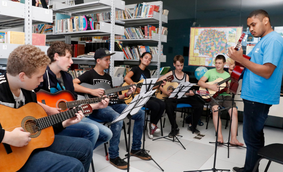 A Secretaria da Justiça, Família e Trabalho do Paraná, por meio do Departamento de Assistência Social, ampliou em 2021 o aporte financeiro mensal de R$ 210,00 para R$ 306,00 no Programa Bolsa Agente de Cidadania, que é desenvolvido nos Centros da Juventude do estado.  -  Foto: Divulgação SEJUF