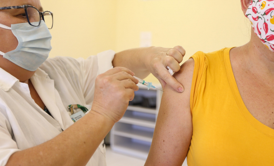 O Paraná atingiu nesta quarta-feira (03) a marca de 163.106 pessoas vacinadas contra a Covid-19. O número representa 68,2% das 238.871 doses distribuídas até o momento pelo Governo do Estado aos 399 municípios paranaenses.  03/02/2021. Foto: Geraldo Bubniak/AEN