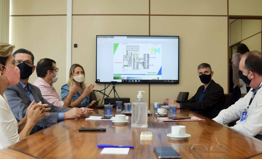 Os secretários de Estado da Saúde, Beto Preto, e da Infraestrutura e Logística, Sandro Alex, participaram nesta quarta-feira (03) de uma reunião com a prefeita de Ponta Grossa, Elizabeth Schmidt, o reitor da Universidade Estadual de Ponta Grossa, Miguel Sanches Neto, os diretores do Hospital Universitário, Sinvaldo Baglie e Ricardo Zanetti