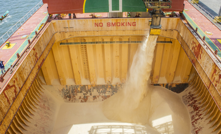 Comércio pelos portos do Paraná tem saldo positivo de US$ 6,52 bilhões. - Foto: Claudio Neves/Portos do Paraná