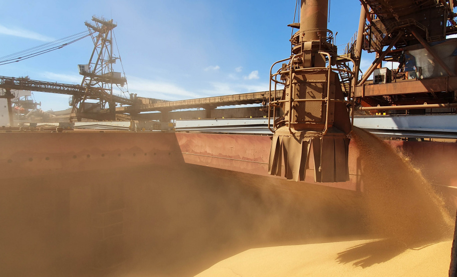 Comércio pelos portos do Paraná tem saldo positivo de US$ 6,52 bilhões. - Foto: Claudio Neves/Portos do Paraná