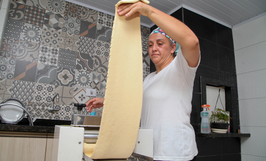 Fomento Paraná Lançado pelo governador Carlos Massa Ratinho Junior em setembro de 2019, o programa Banco da Mulher Paranaense já beneficiou mais de 3.600 empreendimentos capitaneados por mulheres com a liberação de R$ 45 milhões em crédito pela Fomento Paraná. Na foto, Débora Veroneze. Foto: Ari Dias/AEN