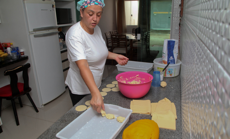 Fomento Paraná Lançado pelo governador Carlos Massa Ratinho Junior em setembro de 2019, o programa Banco da Mulher Paranaense já beneficiou mais de 3.600 empreendimentos capitaneados por mulheres com a liberação de R$ 45 milhões em crédito pela Fomento Paraná. Na foto, Débora Veroneze. Foto: Ari Dias/AEN