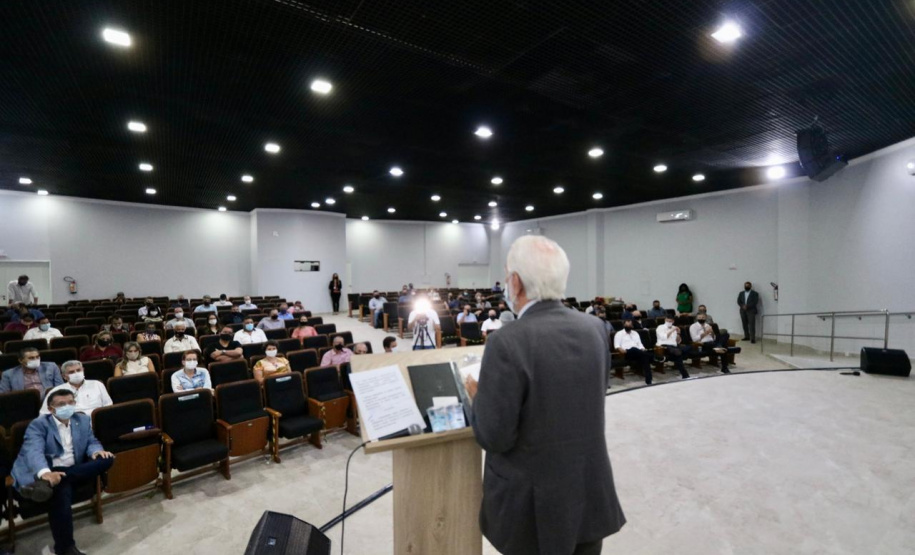 Foz do Iguaçu e Cascavel, no Oeste do Estado, agora têm representações locais da Invest Paraná, agência do promoção e prospecção de novos negócios e investimentos no Estado. A oficialização dessas novas representações foi feita pelo vice-governador Darci Piana nesta quinta-feira (4). Ele assinou termos de cooperação com representantes dos dois municípios.Foto: Camila Tonett