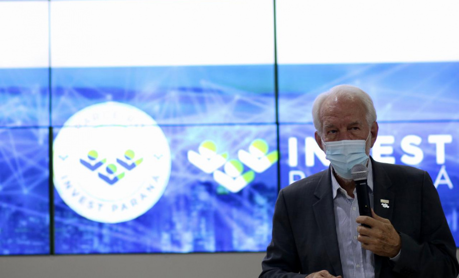 Foz do Iguaçu e Cascavel, no Oeste do Estado, agora têm representações locais da Invest Paraná, agência do promoção e prospecção de novos negócios e investimentos no Estado. A oficialização dessas novas representações foi feita pelo vice-governador Darci Piana nesta quinta-feira (4). Ele assinou termos de cooperação com representantes dos dois municípios.Foto: Camila Tonett