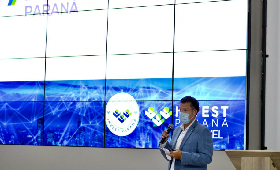 Foz do Iguaçu e Cascavel, no Oeste do Estado, agora têm representações locais da Invest Paraná, agência do promoção e prospecção de novos negócios e investimentos no Estado. A oficialização dessas novas representações foi feita pelo vice-governador Darci Piana nesta quinta-feira (4). Ele assinou termos de cooperação com representantes dos dois municípios.Foto: Camila Tonett