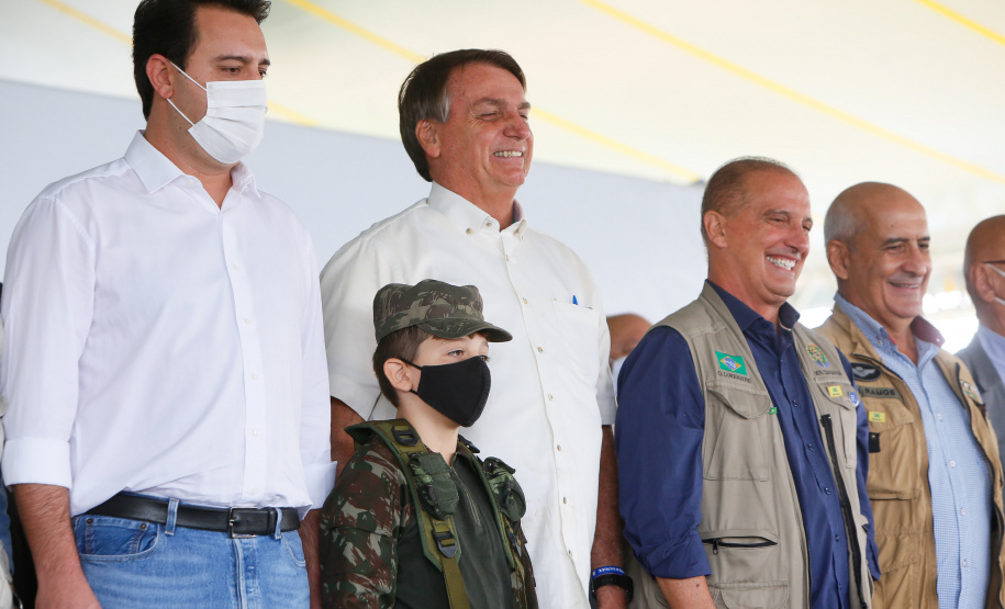 Uma área de maide de 86 mil metros quadrados será referência na formação e no treinamento de atletas no Paraná, desde a base até os de alto rendimento. O presidente Jair Bolsonaro e o governador Carlos Massa Ratinho Junior inauguraram nesta quinta-feira (4) o Centro Nacional de Treinamento de Atletismo (CNTA), um dos mais completos centros de excelência do País em iniciação esportiva, localizado em Cascavel, no Oeste do Estado.Foto Gilson Abreu/AEN