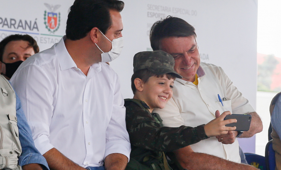 Uma área de maide de 86 mil metros quadrados será referência na formação e no treinamento de atletas no Paraná, desde a base até os de alto rendimento. O presidente Jair Bolsonaro e o governador Carlos Massa Ratinho Junior inauguraram nesta quinta-feira (4) o Centro Nacional de Treinamento de Atletismo (CNTA), um dos mais completos centros de excelência do País em iniciação esportiva, localizado em Cascavel, no Oeste do Estado.Foto Gilson Abreu/AEN