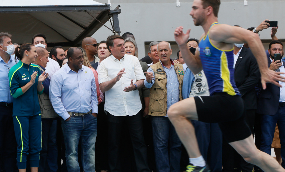 Uma área de maide de 86 mil metros quadrados será referência na formação e no treinamento de atletas no Paraná, desde a base até os de alto rendimento. O presidente Jair Bolsonaro e o governador Carlos Massa Ratinho Junior inauguraram nesta quinta-feira (4) o Centro Nacional de Treinamento de Atletismo (CNTA), um dos mais completos centros de excelência do País em iniciação esportiva, localizado em Cascavel, no Oeste do Estado.Foto Gilson Abreu/AEN