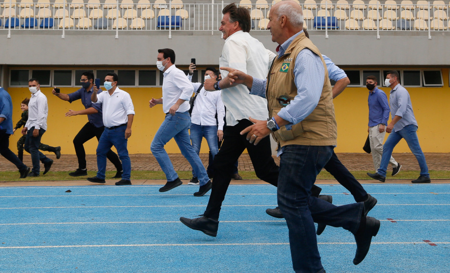 Uma área de maide de 86 mil metros quadrados será referência na formação e no treinamento de atletas no Paraná, desde a base até os de alto rendimento. O presidente Jair Bolsonaro e o governador Carlos Massa Ratinho Junior inauguraram nesta quinta-feira (4) o Centro Nacional de Treinamento de Atletismo (CNTA), um dos mais completos centros de excelência do País em iniciação esportiva, localizado em Cascavel, no Oeste do Estado.Foto Gilson Abreu/AEN