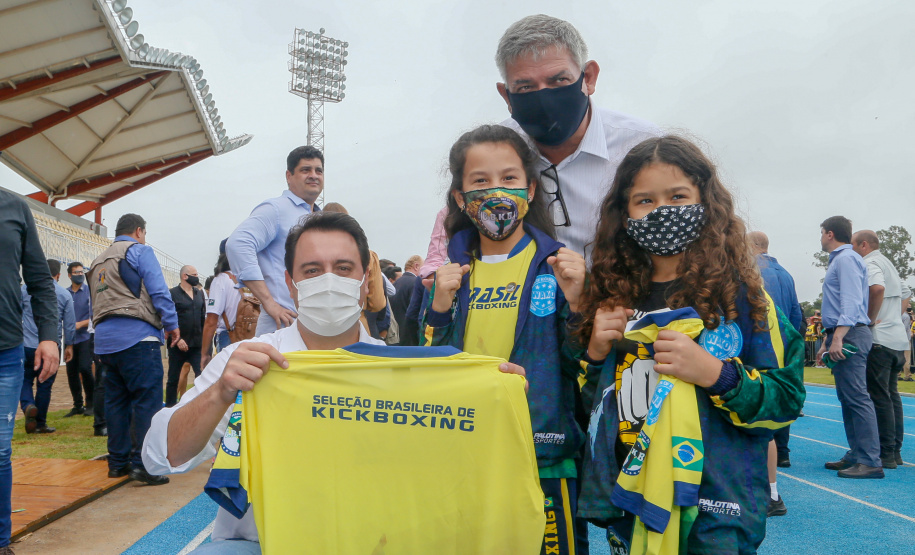 Uma área de maide de 86 mil metros quadrados será referência na formação e no treinamento de atletas no Paraná, desde a base até os de alto rendimento. O presidente Jair Bolsonaro e o governador Carlos Massa Ratinho Junior inauguraram nesta quinta-feira (4) o Centro Nacional de Treinamento de Atletismo (CNTA), um dos mais completos centros de excelência do País em iniciação esportiva, localizado em Cascavel, no Oeste do Estado.Foto Gilson Abreu/AEN