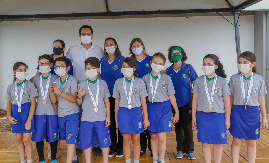 Uma área de maide de 86 mil metros quadrados será referência na formação e no treinamento de atletas no Paraná, desde a base até os de alto rendimento. O presidente Jair Bolsonaro e o governador Carlos Massa Ratinho Junior inauguraram nesta quinta-feira (4) o Centro Nacional de Treinamento de Atletismo (CNTA), um dos mais completos centros de excelência do País em iniciação esportiva, localizado em Cascavel, no Oeste do Estado.Foto Gilson Abreu/AEN