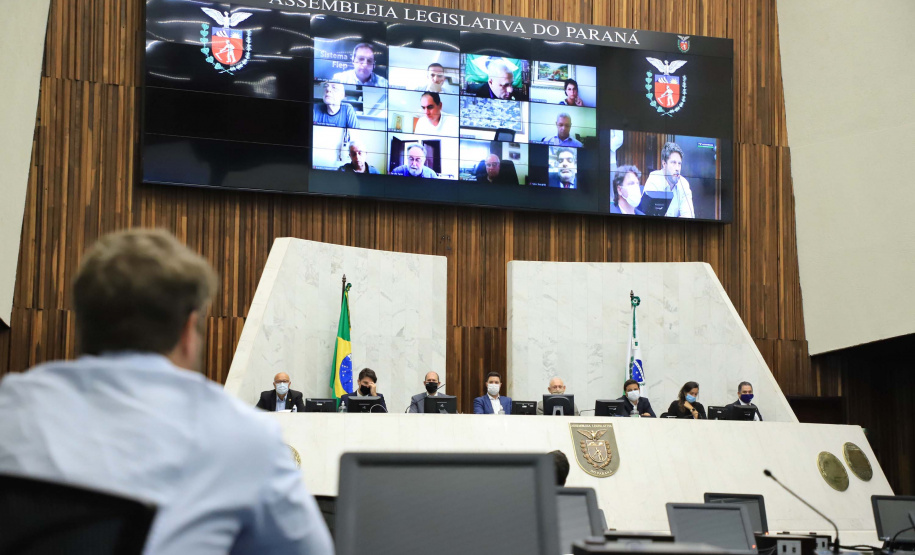 O Governo do Estado abriu nesta quinta-feira (04) uma série de debates públicos para dar transparência e agregar sugestões que possam aperfeiçoar o modelo de concessão do novo Anel de Integração do Paraná, que passará a ter 3