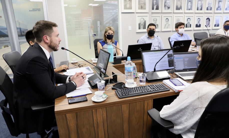 A Portos do Paraná realizou nesta quinta-feira (4) a audiência sobre o leilão de arrendamento da área PAR32, voltada para movimentação de carga geral, em especial açúcar ensacado, no Porto de Paranaguá.  Em 2020, o terminal paranaense teve o melhor índice de produtividade para este tipo de carga, no Brasil. A prancha média operacional chegou a 137 toneladas por hora.