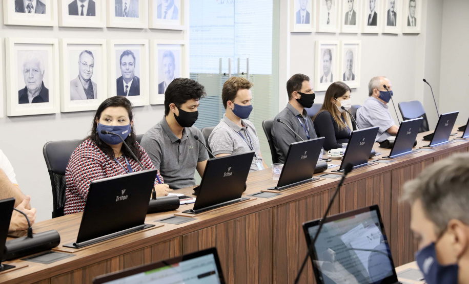 A Portos do Paraná realizou nesta quinta-feira (4) a audiência sobre o leilão de arrendamento da área PAR32, voltada para movimentação de carga geral, em especial açúcar ensacado, no Porto de Paranaguá.  Em 2020, o terminal paranaense teve o melhor índice de produtividade para este tipo de carga, no Brasil. A prancha média operacional chegou a 137 toneladas por hora.