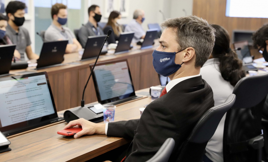 A Portos do Paraná realizou nesta quinta-feira (4) a audiência sobre o leilão de arrendamento da área PAR32, voltada para movimentação de carga geral, em especial açúcar ensacado, no Porto de Paranaguá.  Em 2020, o terminal paranaense teve o melhor índice de produtividade para este tipo de carga, no Brasil. A prancha média operacional chegou a 137 toneladas por hora.