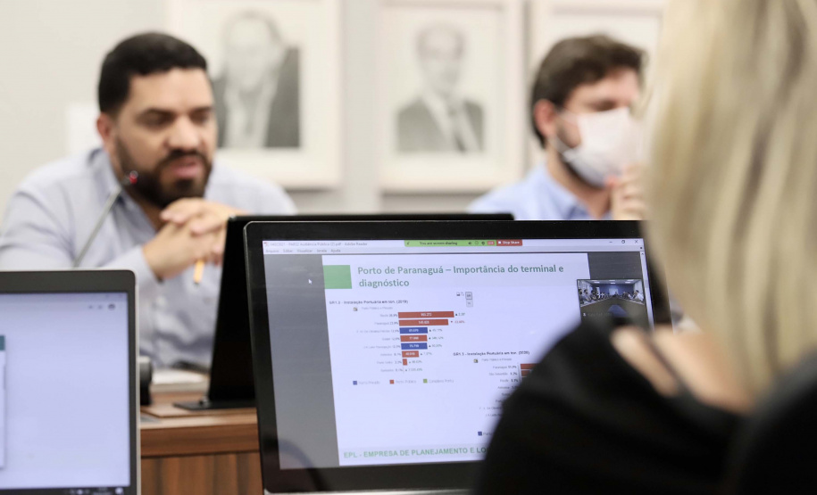 A Portos do Paraná realizou nesta quinta-feira (4) a audiência sobre o leilão de arrendamento da área PAR32, voltada para movimentação de carga geral, em especial açúcar ensacado, no Porto de Paranaguá.  Em 2020, o terminal paranaense teve o melhor índice de produtividade para este tipo de carga, no Brasil. A prancha média operacional chegou a 137 toneladas por hora.