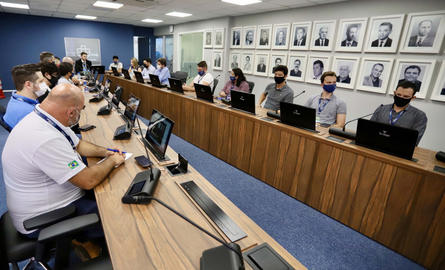 A Portos do Paraná realizou nesta quinta-feira (4) a audiência sobre o leilão de arrendamento da área PAR32, voltada para movimentação de carga geral, em especial açúcar ensacado, no Porto de Paranaguá.  Em 2020, o terminal paranaense teve o melhor índice de produtividade para este tipo de carga, no Brasil. A prancha média operacional chegou a 137 toneladas por hora.