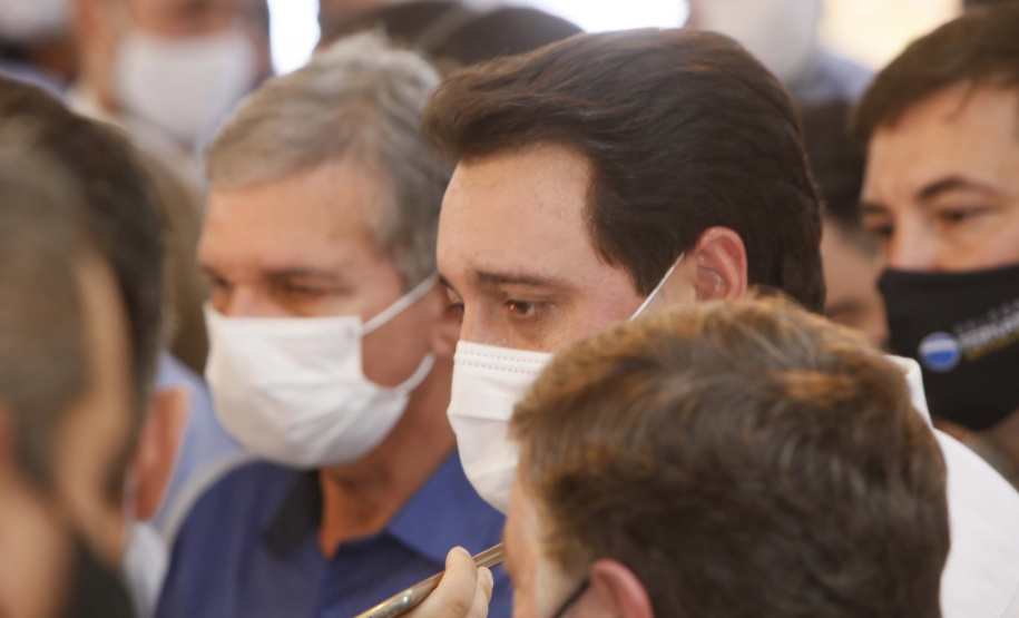 Nesta sexta-feira (5), o governador Carlos Massa Ratinho Junior e o diretor-geral de Itaipu, Joaquim Silva e Luna, estiveram no distrito de Santa Eliza, em Umuarama (Noroeste), para o lançamento da pedra fundamental da obra de revitalização da Estrada da Boiadeira. Foto: Gilson Abreu/AEN