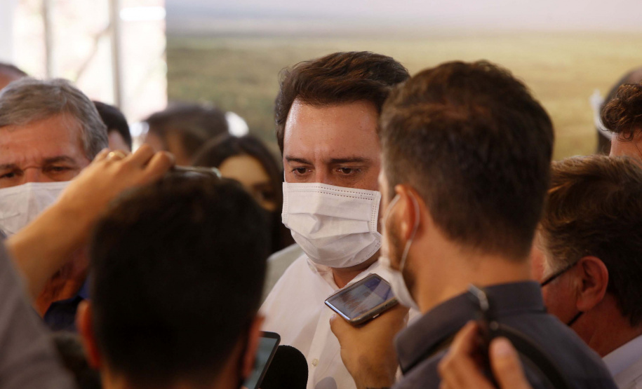 Nesta sexta-feira (5), o governador Carlos Massa Ratinho Junior e o diretor-geral de Itaipu, Joaquim Silva e Luna, estiveram no distrito de Santa Eliza, em Umuarama (Noroeste), para o lançamento da pedra fundamental da obra de revitalização da Estrada da Boiadeira. Foto: Gilson Abreu/AEN
