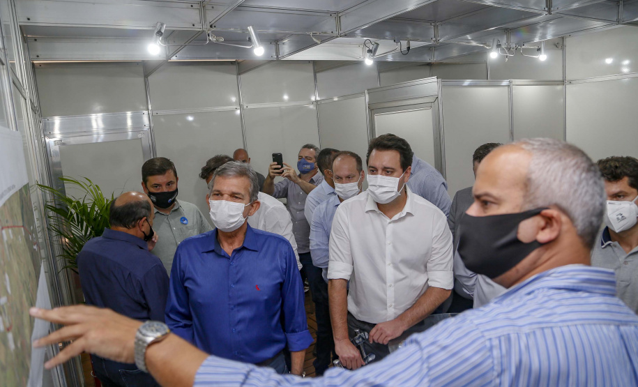 Nesta sexta-feira (5), o governador Carlos Massa Ratinho Junior e o diretor-geral de Itaipu, Joaquim Silva e Luna, estiveram no distrito de Santa Eliza, em Umuarama (Noroeste), para o lançamento da pedra fundamental da obra de revitalização da Estrada da Boiadeira.
Foto: Gilson Abreu/AEN