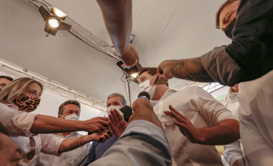 Nesta sexta-feira (5), o governador Carlos Massa Ratinho Junior e o diretor-geral de Itaipu, Joaquim Silva e Luna, estiveram no distrito de Santa Eliza, em Umuarama (Noroeste), para o lançamento da pedra fundamental da obra de revitalização da Estrada da Boiadeira.
Foto: Gilson Abreu/AEN