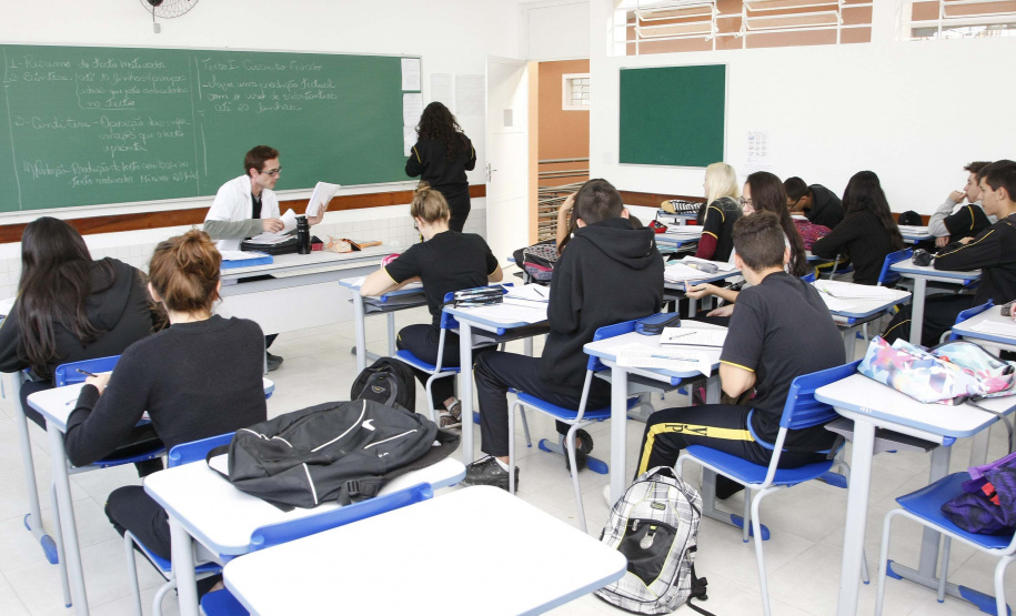 Aulas extras só para professores que não pedirem afastamento