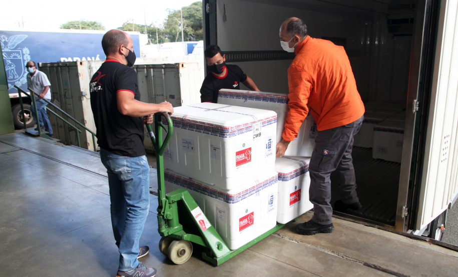 Vacinas Com a chegada do quarto lote, Paraná começa a vacinar idosos. Foto: Ari Dias/AEN