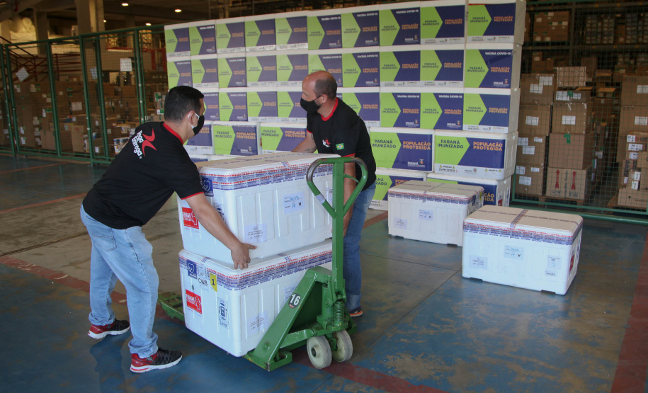 Vacinas Com a chegada do quarto lote, Paraná começa a vacinar idosos. Foto: Ari Dias/AEN
