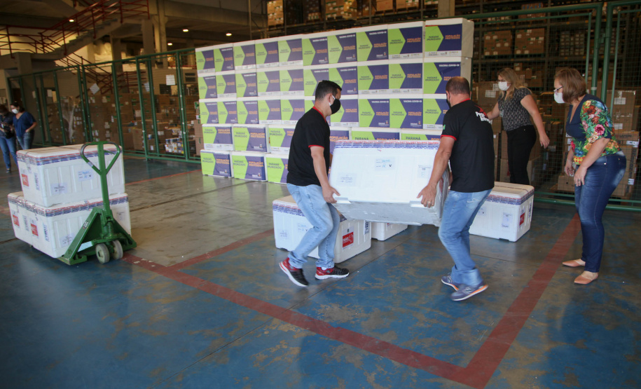 Vacinas Com a chegada do quarto lote, Paraná começa a vacinar idosos. Foto: Ari Dias/AEN