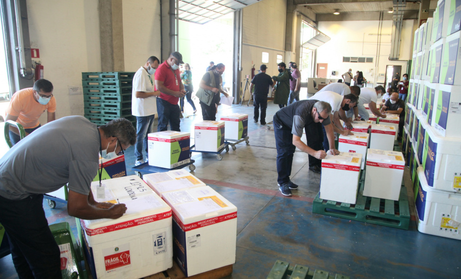 Com a chegada do quarto lote, Paraná começa a vacinar idosos. Foto: Ari Dias/AEN