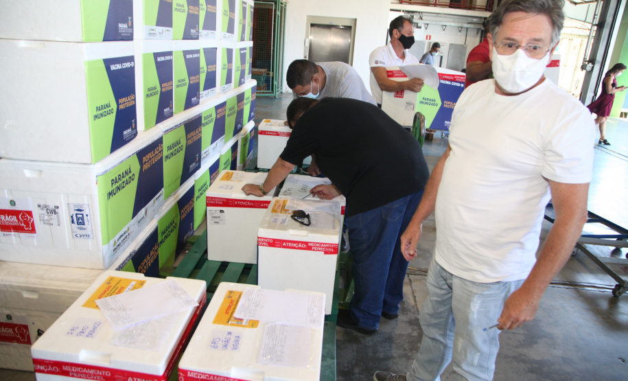 Com a chegada do quarto lote, Paraná começa a vacinar idosos. Foto: Ari Dias/AEN