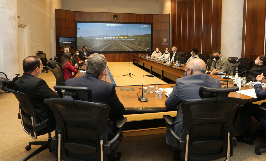 Ferroeste O governador Carlos Massa Ratinho Junior participa nesta segunda-feira (8), de reuniao sobre o projeto da Nova Ferroeste. Curitiba, 08/02/2021. Foto: Geraldo Bubniak/AEN