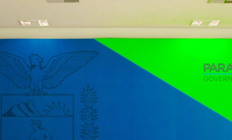 Obras e programas de apoio às cidades estiveram entre os principais assuntos da reunião de prefeitos da Associação dos Municípios do Médio Noroeste do Estado do Paraná (Amenorte) e deputados estaduais com representantes do Governo Estadual, nesta segunda-feira (08). A reunião foi com o chefe da Casa Civil, Guto Silva, e a equipe, com a participação do secretário de Desenvolvimento Sustentável e Turismo, Marcio Nunes.Foto: Guilherme Flores